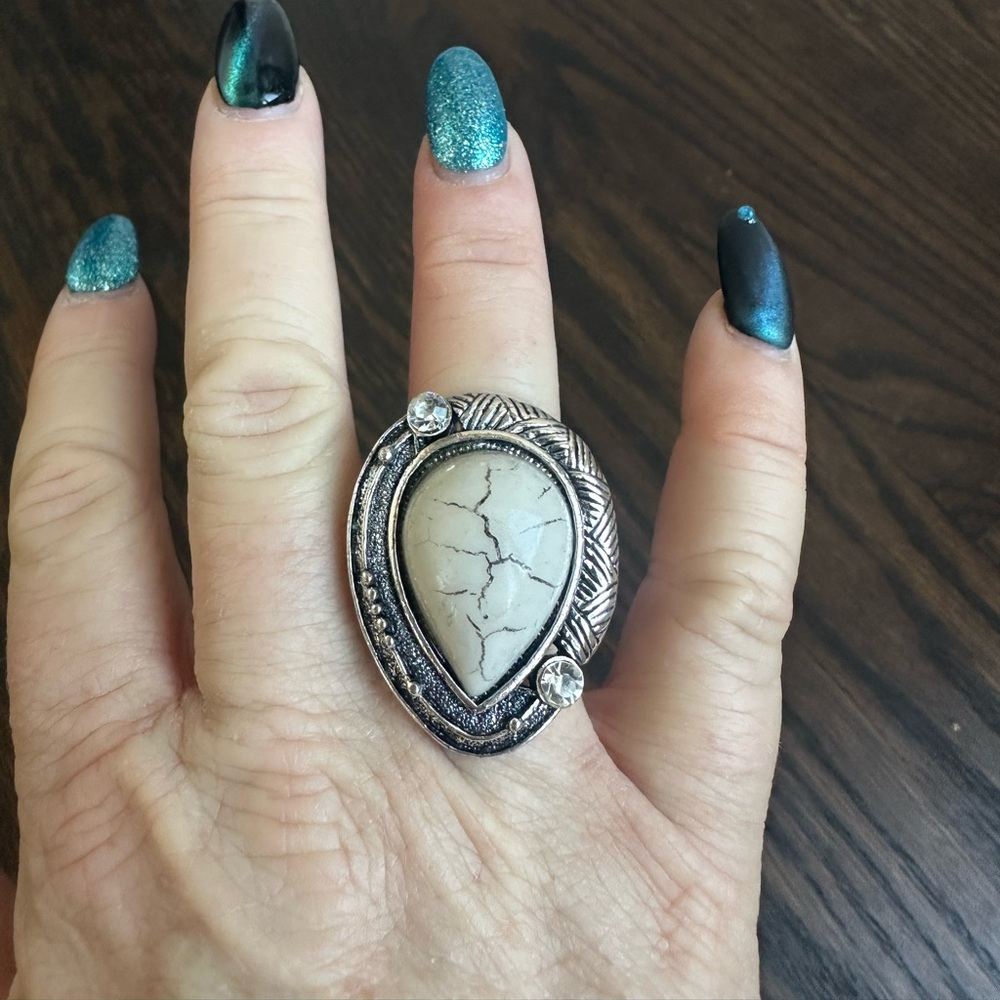 Silver-Tone Teardrop Statement Ring - image 1